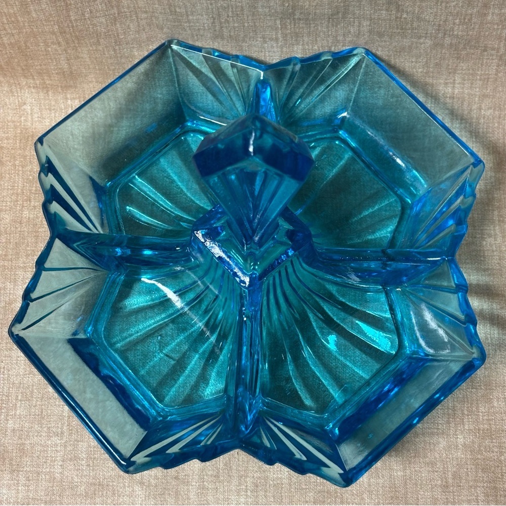 Indiana Glass Pyramid Blue Four-Part Relish Dish w/ Handle (circa 1974 - 1975) - Picture 6 of 7